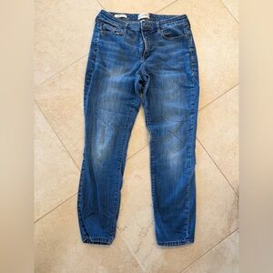 Universal Thread Women's Mid-Rise Skinny Jeans in Medium Blue Wash